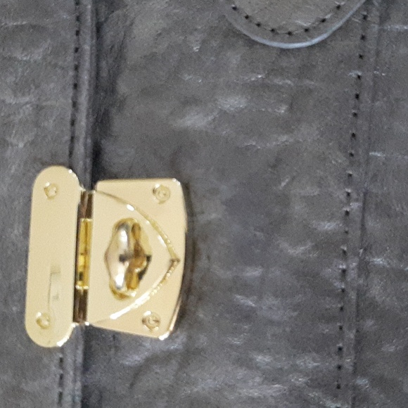 Steve Madden Pewter Wristlet - Picture 2 of 8